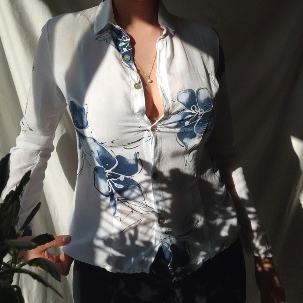 Femme Fatale Italian White And Blue Floral Blouse Size Small Medium